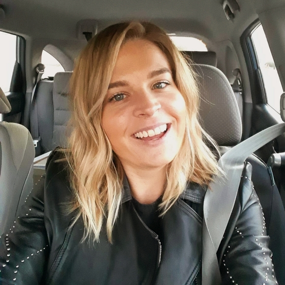 Meet your Posher, Stephanie - Picture 4 of 8